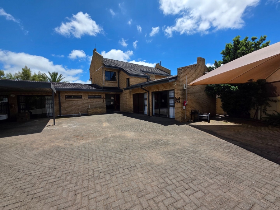 6 Bedroom Property for Sale in Dan Pienaar Free State